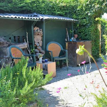 Colorful Comfort In This Bungalow Near A Lake, Beach, Dunes And Sea Hébergement de vacances
